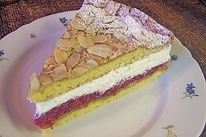 Baiser - Torte mit Himbeer - oder Brombeercreme 6