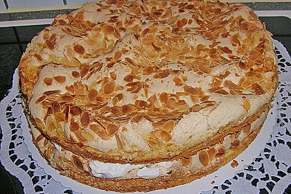 Baiser - Torte mit Himbeer - oder Brombeercreme 13