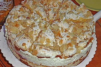 Baiser - Torte mit Himbeer - oder Brombeercreme 14