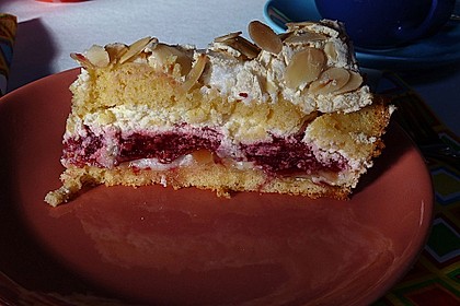 Baiser - Torte mit Himbeer - oder Brombeercreme 15