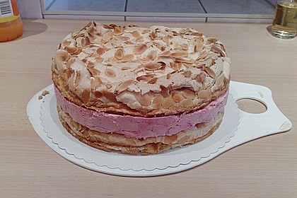 Baiser - Torte mit Himbeer - oder Brombeercreme 16
