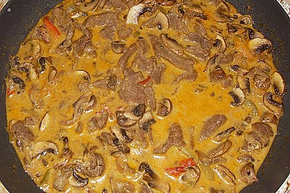 Ungarische Rinderpfanne an Bratkartoffeln 1