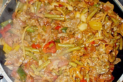 Ungarische Rinderpfanne an Bratkartoffeln 3