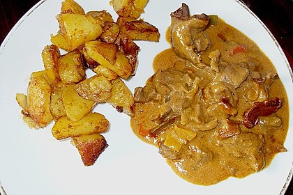 Ungarische Rinderpfanne an Bratkartoffeln 4