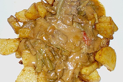 Ungarische Rinderpfanne an Bratkartoffeln 5