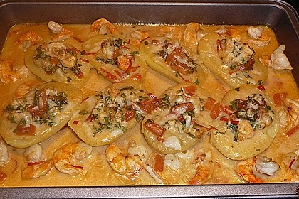 Kartoffeln gef&uuml;llt, in einer Wei&szlig;wein - Samtsauce mit Scampi 1