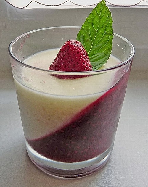 Panna cotta mit Himbeer - Gelee (Rezept mit Bild) | Chefkoch.de