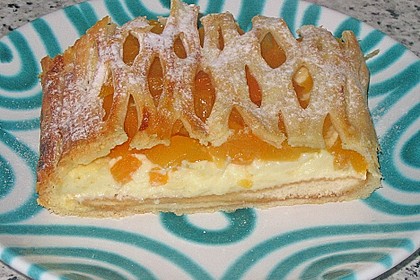 Pfirsichstrudel mit Puddingcreme
