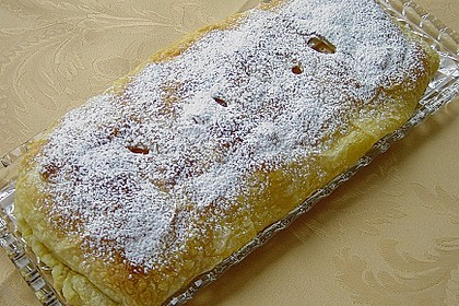 Pfirsichstrudel mit Puddingcreme 3