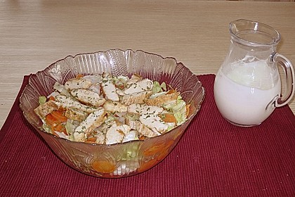 Putenschnitzel mit Eisberg - M&ouml;hren - Salat