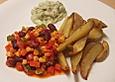 Kartoffelspalten mit  Gem&uuml;se mexikanischer Art und Guacamole