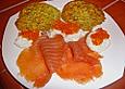 Kartoffel - Zucchini - Puffer mit Lachs, Kr&auml;uter Creme fraiche und Forellenkaviar