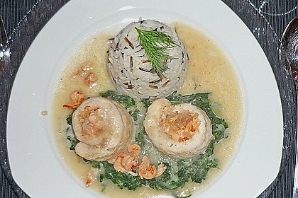 R&ouml;llchen vom Pangasius mit Flusskrebsf&uuml;llung