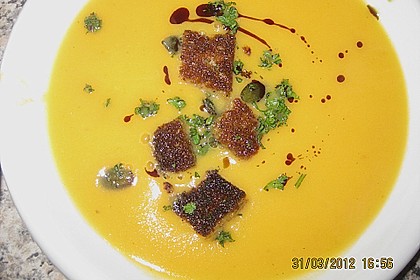 Apfelsuppe mit K&uuml;rbiskern - Croutons