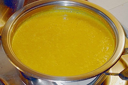 K&uuml;rbiscremesuppe mit Shrimps