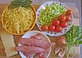 Kaninchenr&uuml;ckenfilets mit Bauchlappenchips auf mediterranem Pastagem&uuml;se