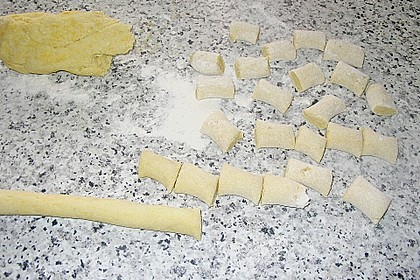S&uuml;&szlig;e Erd&auml;pfelnudeln mit &Auml;pfeln 1