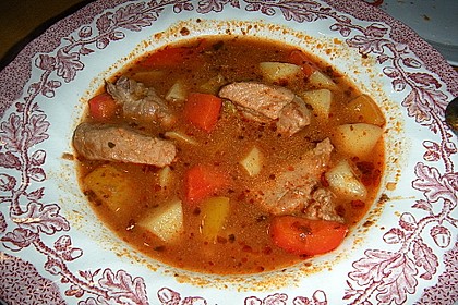 Gulaschsuppe aus dem Römertopf 2