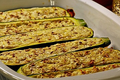 Gefüllte Zucchini