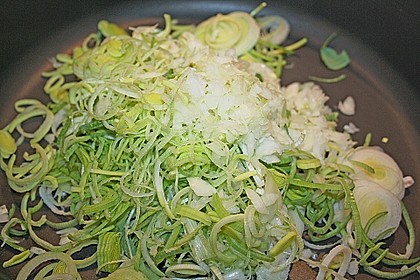 Gebratene Nudeln mit Lauch und Ei 4