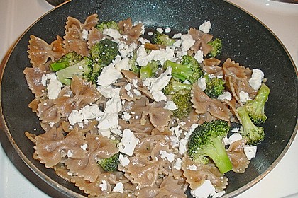 Pasta mit Brokkoli und Ziegenk&auml;se