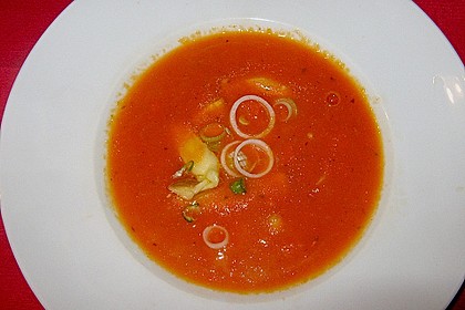 M&ouml;hrensuppe mit Scamorza