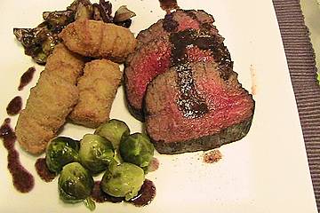 Mariniertes Rehfilet mit Kastanien - Rosenkohl - Gemüse