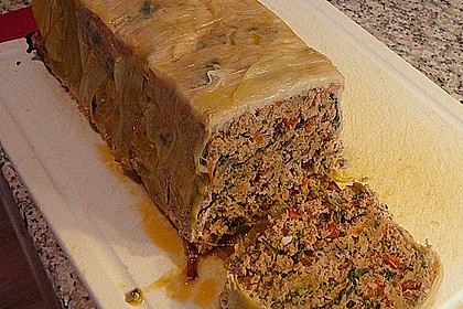 Hackbraten im Porreemantel mit Paprikasauce 1