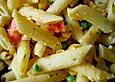 Nudelsalat mit rotem Curry