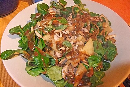 Feldsalat mit Champignons und Pinienkernen 4