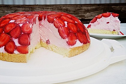 Erdbeer - Kuppeltorte &agrave; la Jessy 3