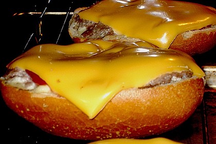 &Uuml;berbackene Hackfleischbr&ouml;tchen 3