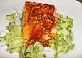 Lackierter Lachs mit Koriander - Gurkensalat