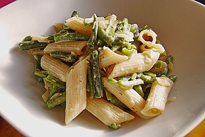 Penne mit gr&uuml;nen Bohnen in einer Sahne - Senf - So&szlig;e