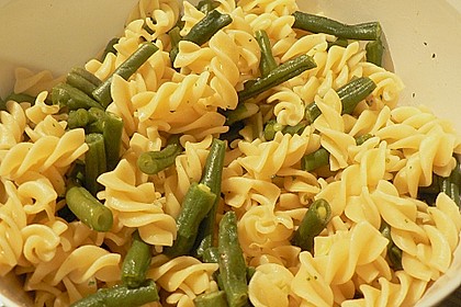 Penne mit gr&uuml;nen Bohnen in einer Sahne - Senf - So&szlig;e 3