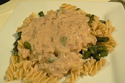 Penne mit gr&uuml;nen Bohnen in einer Sahne - Senf - So&szlig;e 4