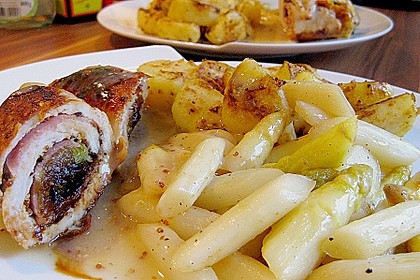 Putenrouladen auf gebratenem Spargel 2