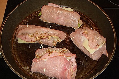 Putenrouladen auf gebratenem Spargel 4