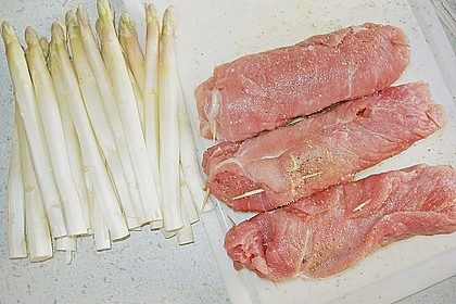 Putenrouladen auf gebratenem Spargel 7