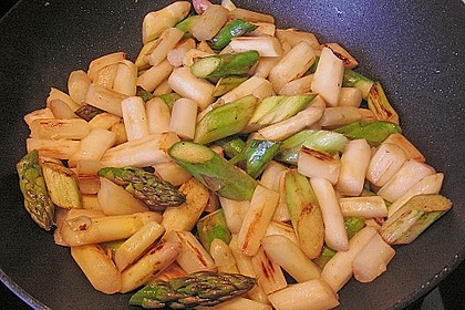 Putenrouladen auf gebratenem Spargel 21