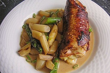 Putenrouladen auf gebratenem Spargel 23
