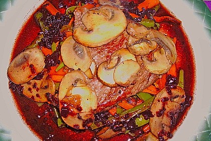 Rumpsteak auf Bohnen- und M&ouml;hrenstreifen mit Champignons 1