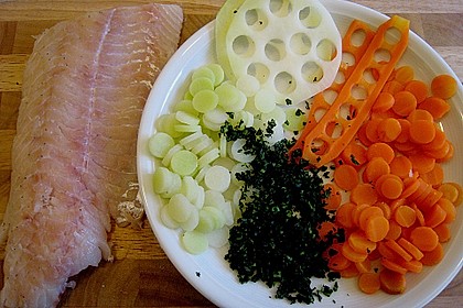 Pollakfilet an M&ouml;hren- und Kohlrabitalern und einem Kartoffelp&uuml;ree