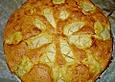 Versunkener Apfelkuchen Ivan mit Aprikosenmarmelade und Mandelbl&auml;ttchen