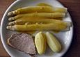 Spargel mit Sauce Hollandaise, neuen Kartoffeln und Kalbfleisch