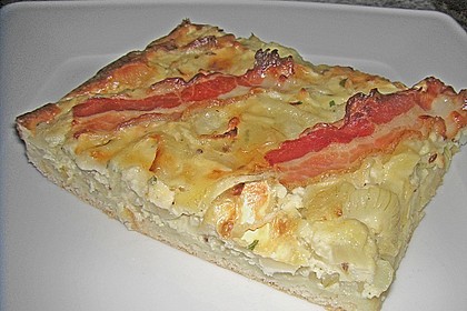 Zwiebelkuchen mit Camembert und Speck