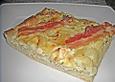 Zwiebelkuchen mit Camembert und Speck