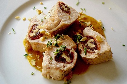 Gef&uuml;llte H&auml;hnchenbrust auf Aprikosen - Rosmarin - Sauce