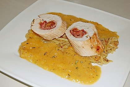 Gef&uuml;llte H&auml;hnchenbrust auf Aprikosen - Rosmarin - Sauce 1