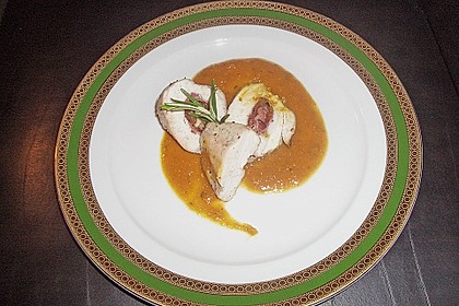 Gef&uuml;llte H&auml;hnchenbrust auf Aprikosen - Rosmarin - Sauce 2
